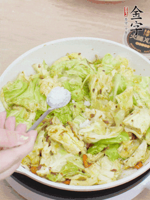一點(diǎn)鹽、糖調(diào)味。