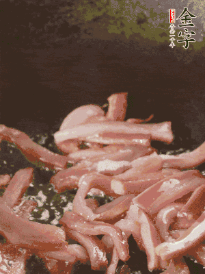 再放豌豆苗翻炒均勻。