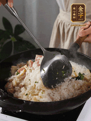 米飯煮熟后，拌入薺菜