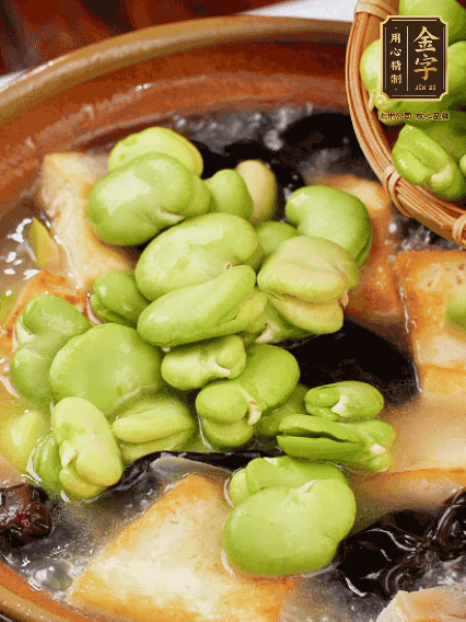 最后可以放豆瓣、木耳煮熟，依照個人口味加點鹽調(diào)味