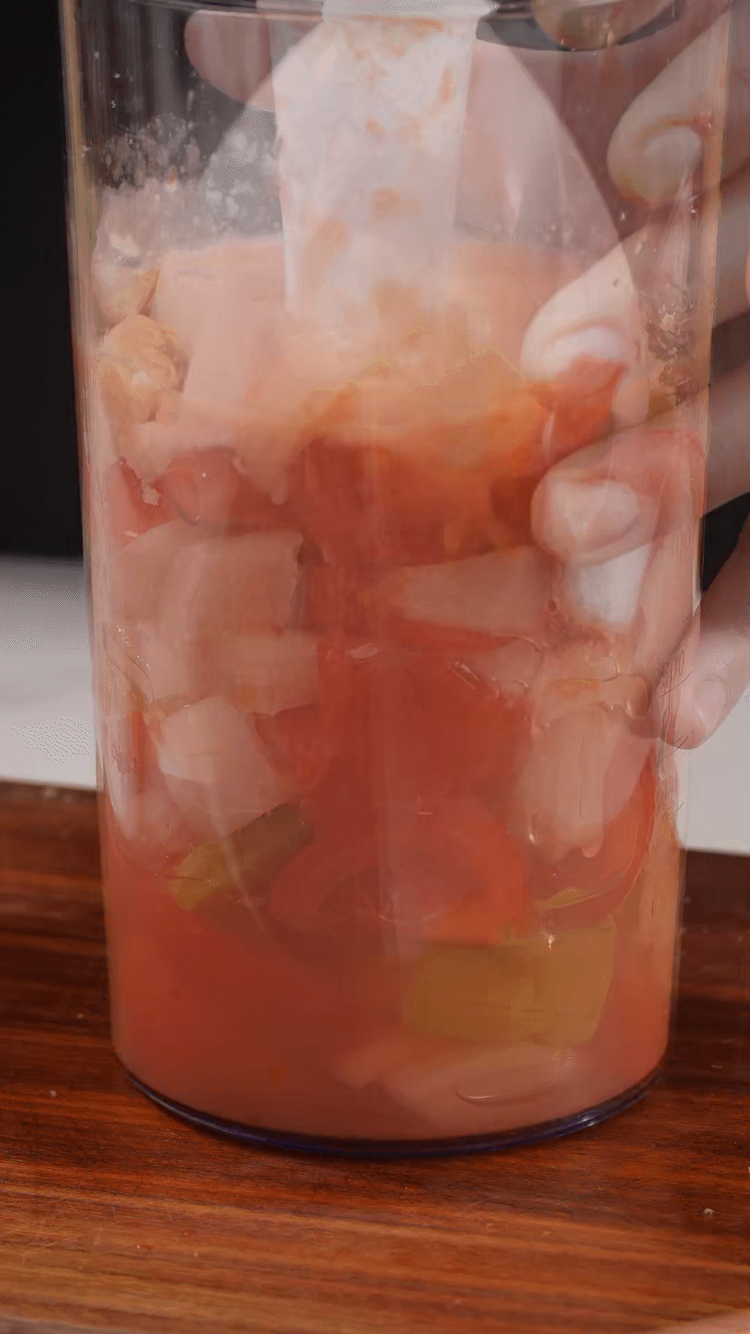 加入水、橄欖油、蘋果醋