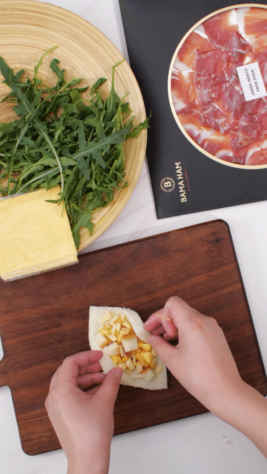 一片吐司，放一片芝士
